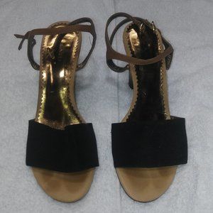 Tahari Geneva strappy chunky heels